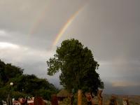 30regenbogen In vielen Regionen von Kenya gibt es genug Wasser.